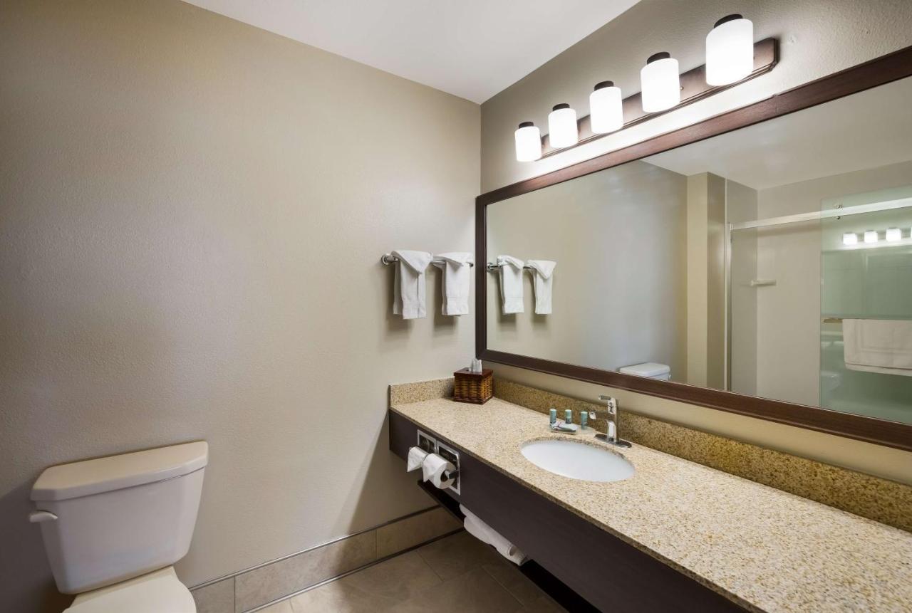 Best Western Vermillion Inn Bagian luar foto